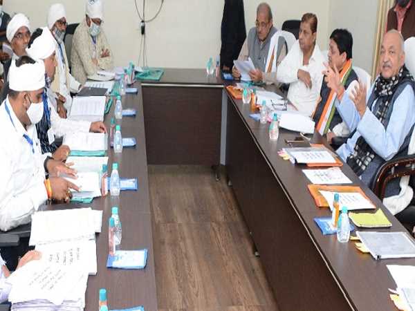 नहीं माने किसान, आंदोलन जारी रहेगा, नया रायपुर में धरना दे रहे किसानों से 3 मंत्रियों ने की 4 घंटे चर्चा